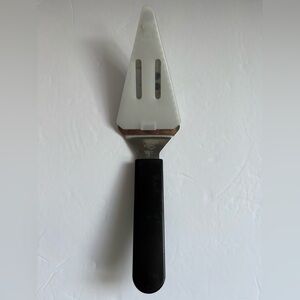 The Pampered Chef Slice ‘N Serve with Cover